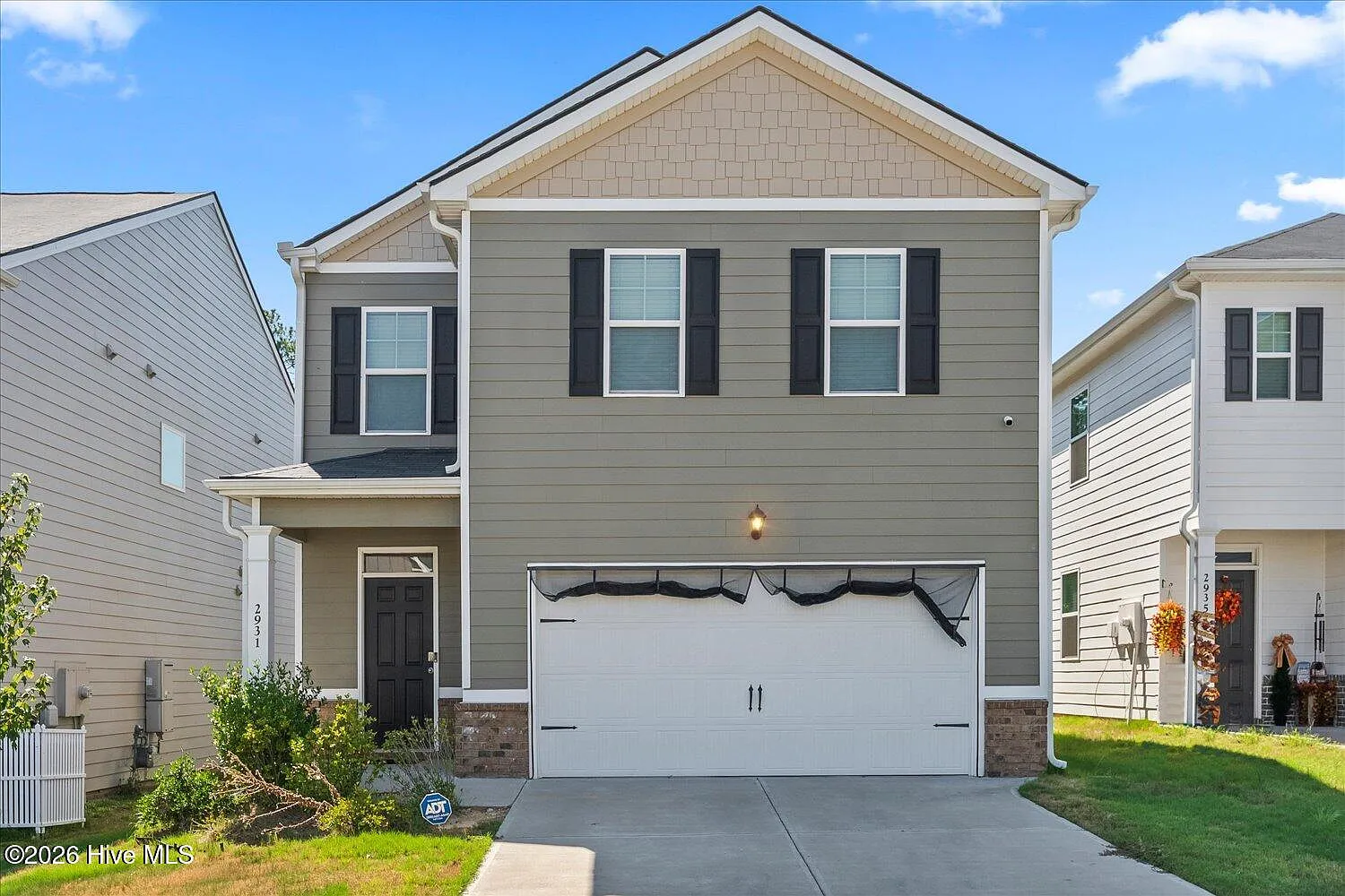 3 bed, 2.5 bath, 1635 sqft, $2,100 — Photo 1