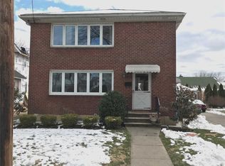 31 Ward St, Floral Park, NY 11001