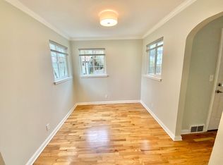 Beautiful Townhouse with Fenced Yard, Garage, and AC, Portland, OR 97202