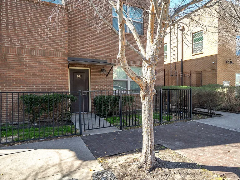 College Ave Apartments — Photo 37