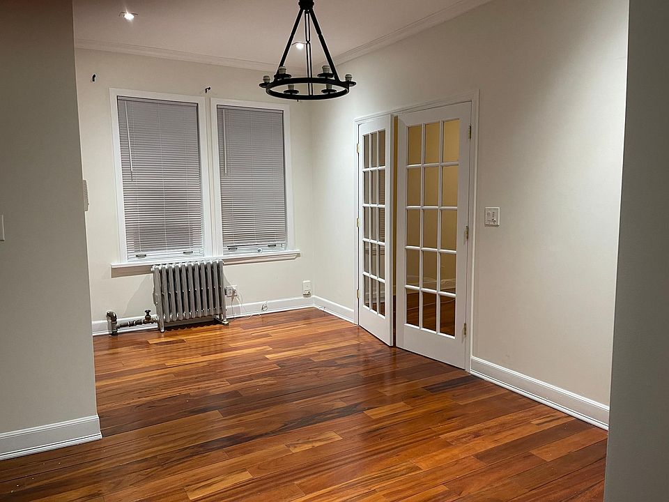 1st image of 3755 E Tremont Ave