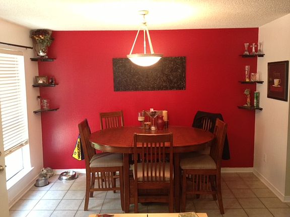 Breakfast/Dining Area