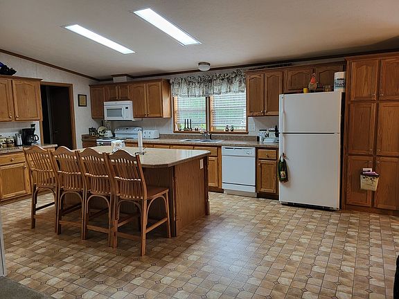 2nd image of 40 Holiday Acres Ln