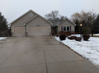 W181N6022 Jackson Dr, Menomonee Falls, WI 53051