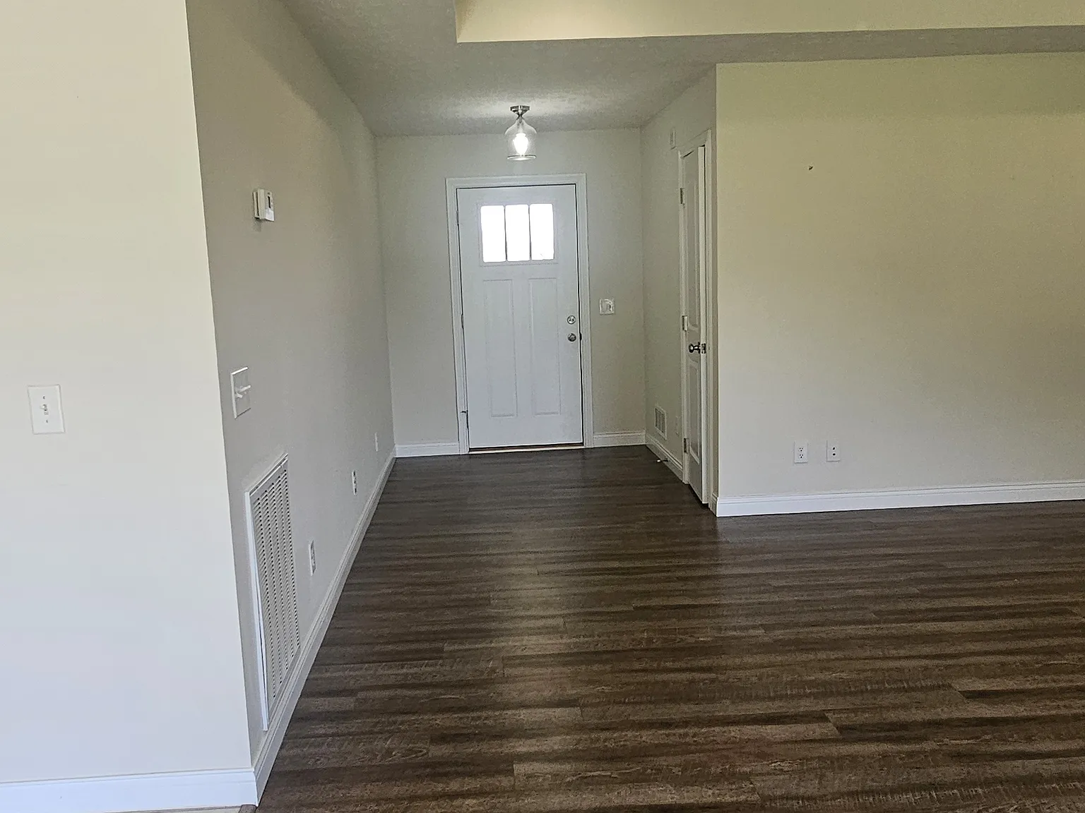 3 bed, 1605 sqft, $2,000 — Photo 2