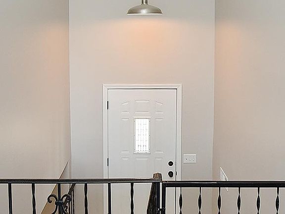 3rd image of 13805 Jefferson Cir