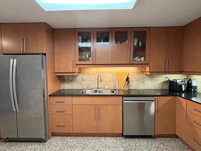 9 Greenbriar Rd #202 — Photo 12