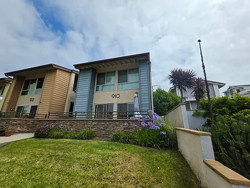 910 Palm Ave Photo 1