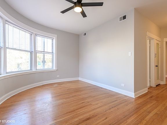 5th image of 2939 N Broadway St #29513