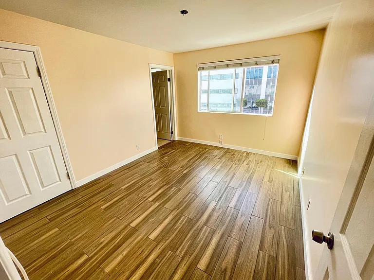 250 S Harvard Blvd #3 — Photo 17