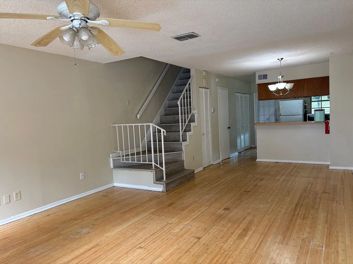 2bed/2.5bath townhome in Victoria Terrace only $1560/month Water included! Available Oct 1st — Photo 3
