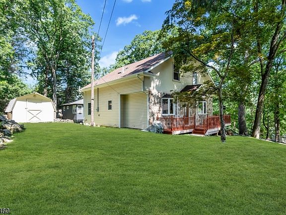 4th image of 104 Bishops Rock Rd