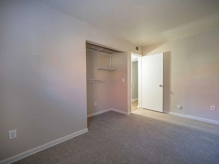 1236 Indianola Ave — Photo 11