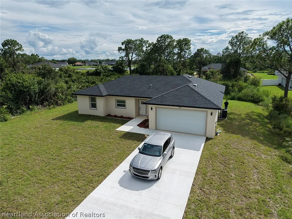 3 bed, 2.0 bath, 1770 sqft, $2,190 — Photo 2
