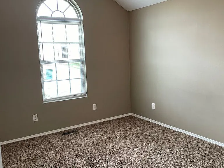 476 W Madrid St — Photo 10