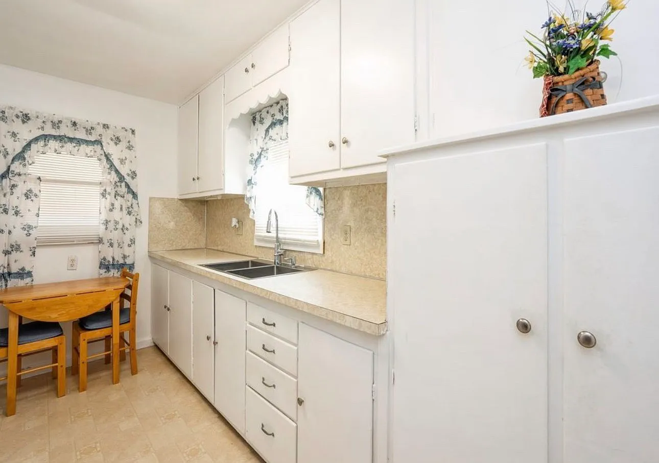 3 bed, 992 sqft, $1,700 — Photo 2