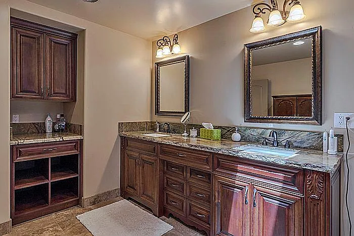 Master vanity