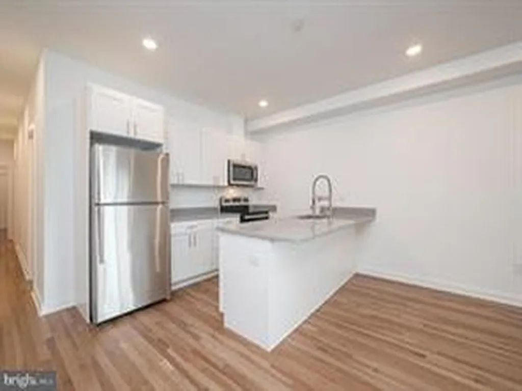 4 bed, $2,500 — Photo 3