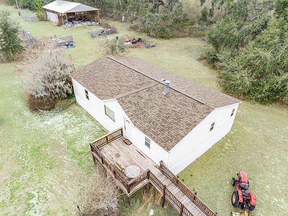 4th image of 1015 NE Evergreen Ave