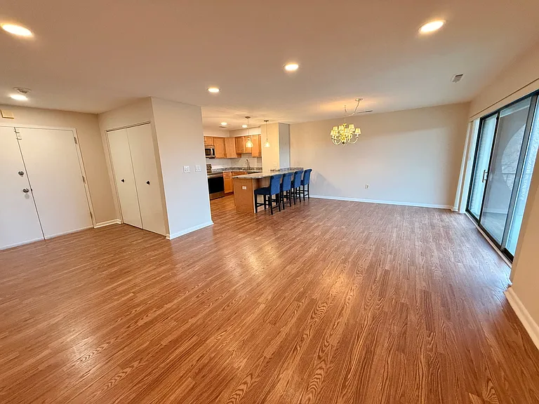 1000 Paradise Rd N #3R — Photo 1