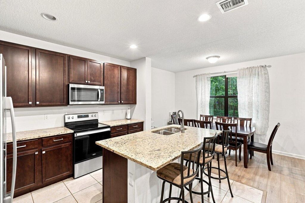 269 NW 36th Avenue, photo 3