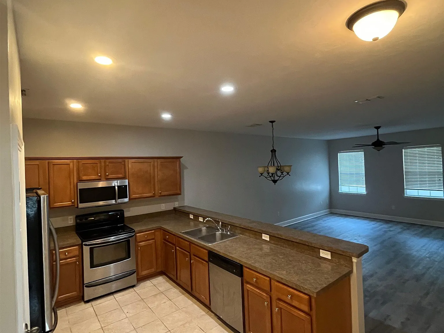3 bed, 1231 sqft, $1,800 — Photo 3