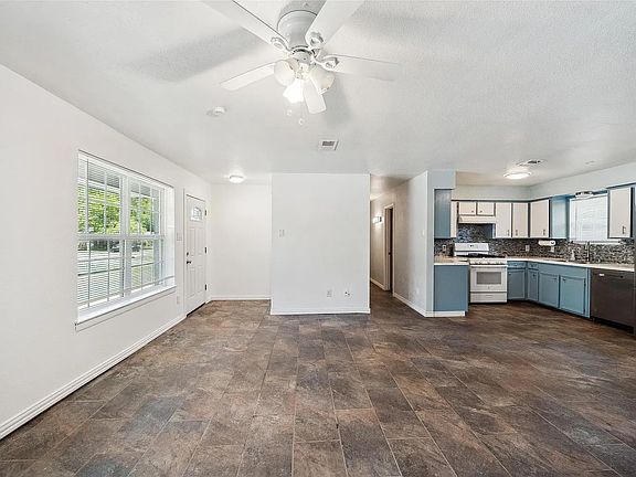 2nd image of 204 N Shirley Ln