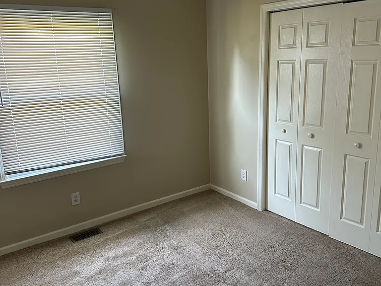 304 E Brown St — Photo 9