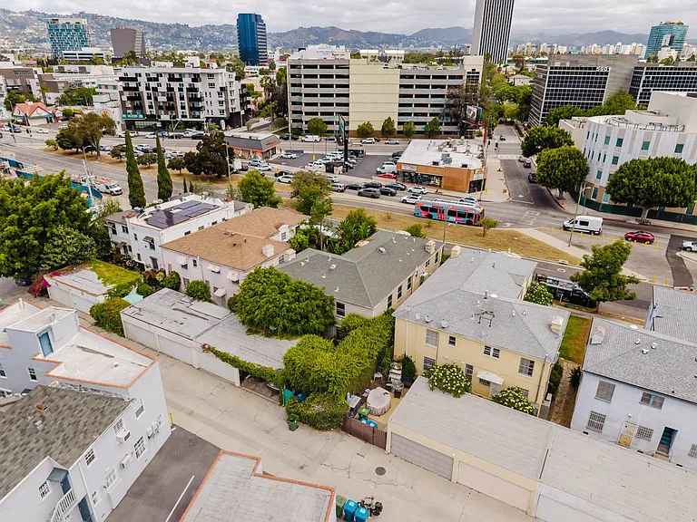 5962 San Vicente Blvd #4 — Photo 37