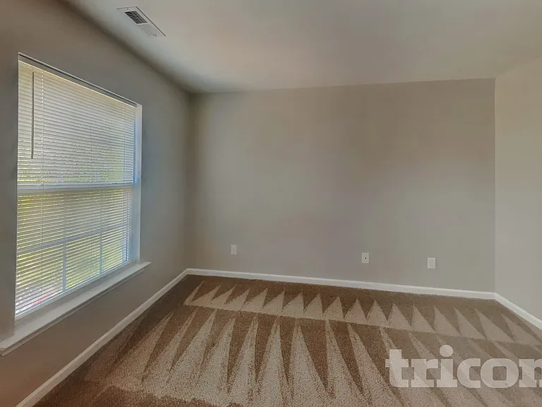 910 Statler Dr — Photo 6