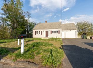 31 Linsal St, Windsor Locks, CT 06096