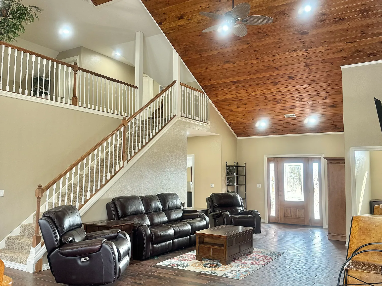 4 bed, 4700 sqft, $3,000 — Photo 4