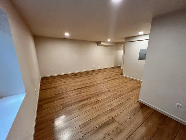 2070 Gonzaga Point — Photo 33