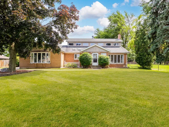 5821 W 127th St, Palos Heights, IL 60463