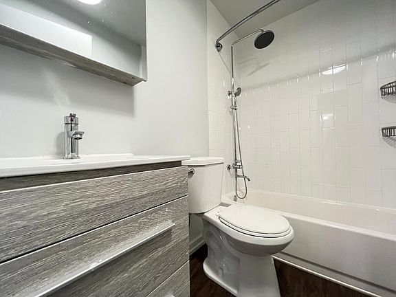 4th image of 5409 N Winthrop Ave #2