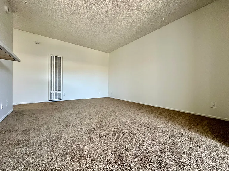 4141 Rosecrans Ave — Photo 9