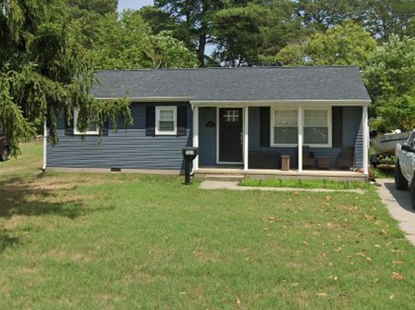 307 Hickory Ln