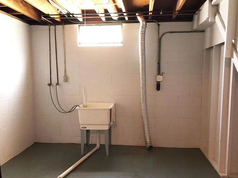 Utility Room. Washer/Dryer Hookup.