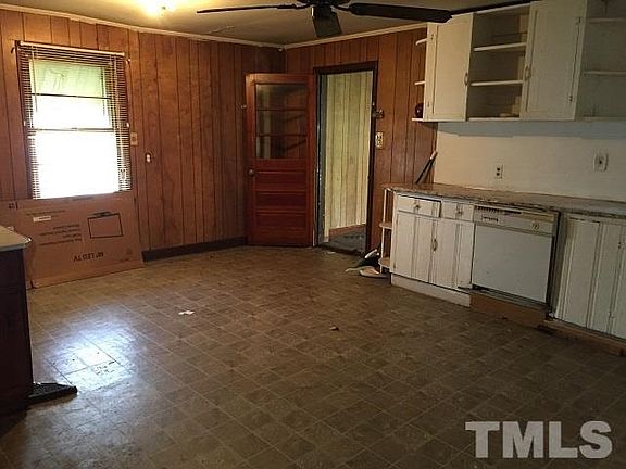 3rd image of 200 King St