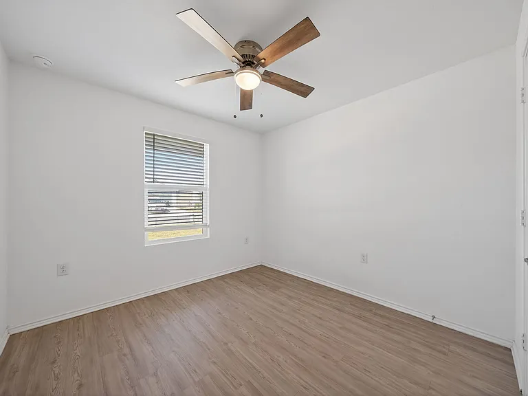 1032 Worshan Ter — Photo 20