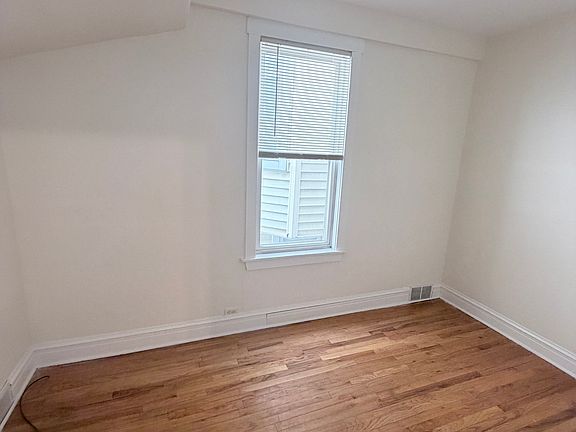 5th image of 3634 W Dickens Ave #1