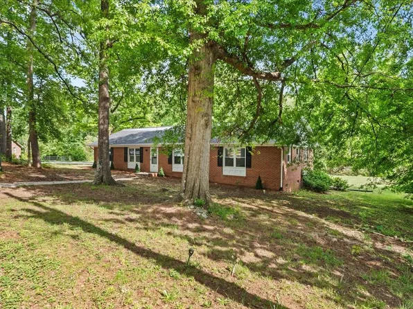 40 Amy Ln, Taylors, SC 29687
