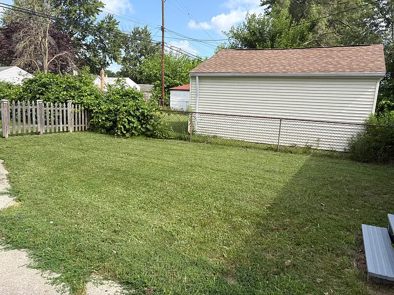 5876 Princess St — Photo 22