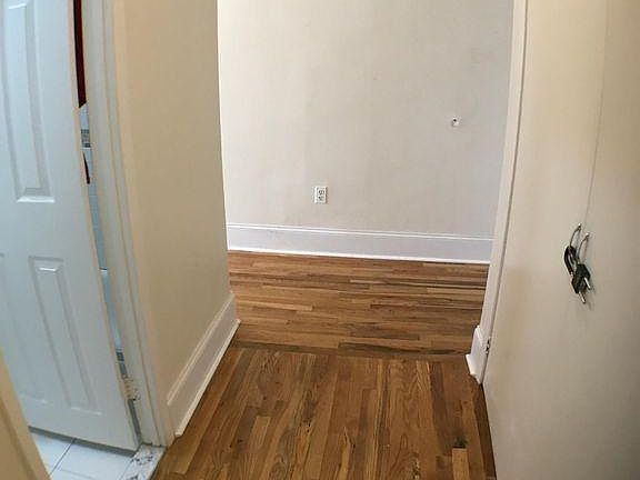 5th image of 2710 23rd Ave APT 2R