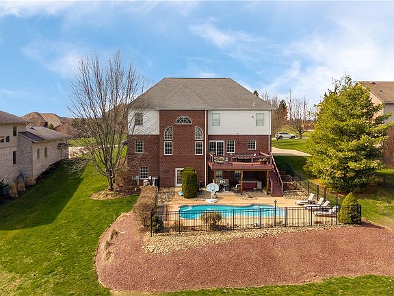 2nd image of 208 Farmington Dr