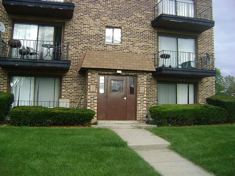 18233 Ravisloe Ter — Photo 1