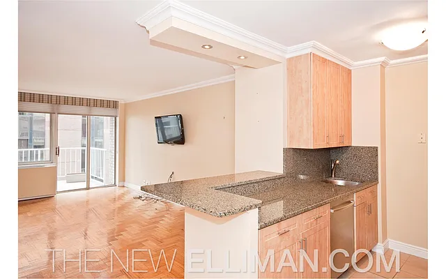 Rented by Douglas Elliman | media 14