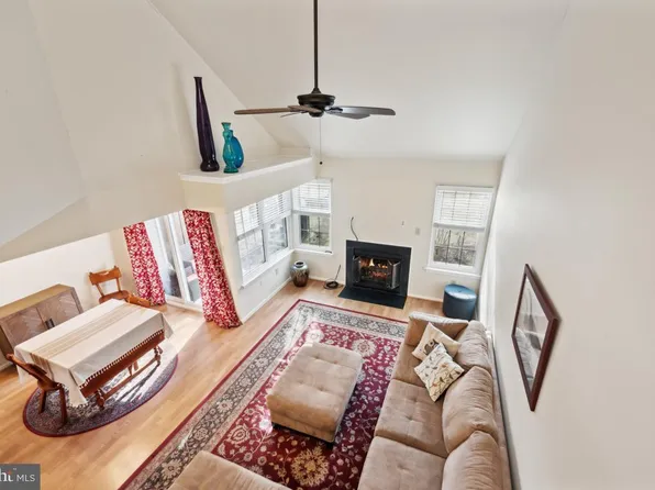 90 Woodlake Dr, Marlton, NJ 08053