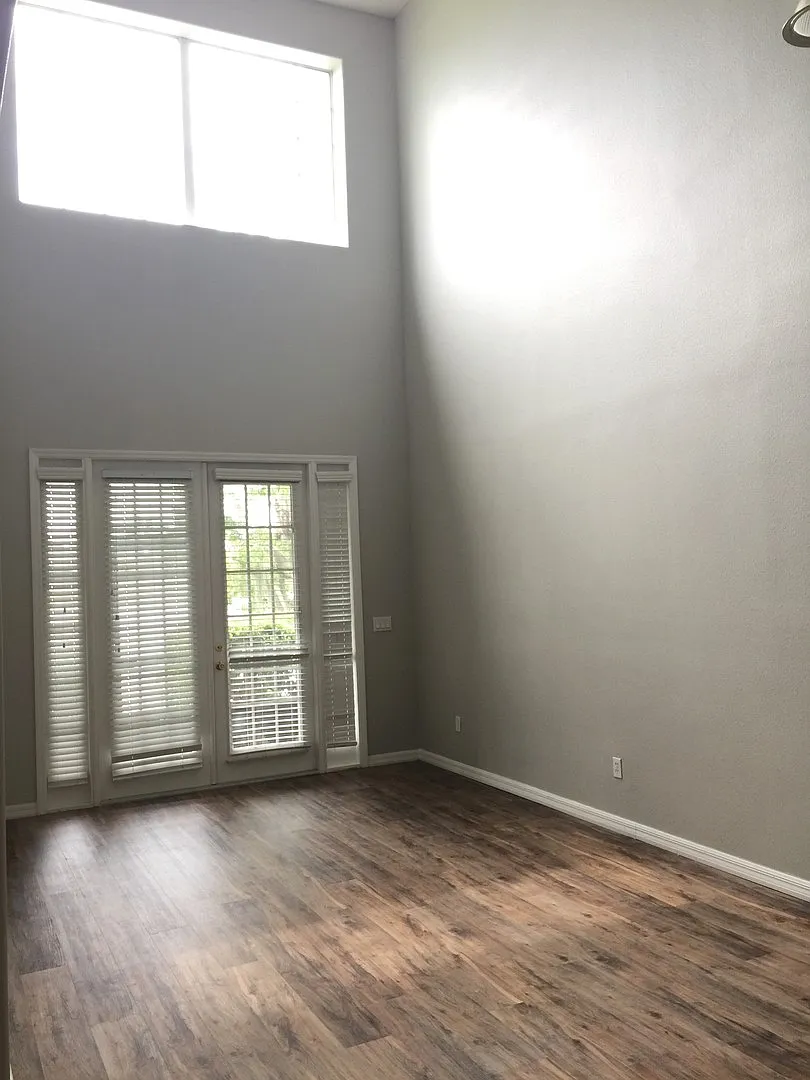 Updated 3 Bedroom Townhome in the Arbor Meadows Gated Community — Photo 2