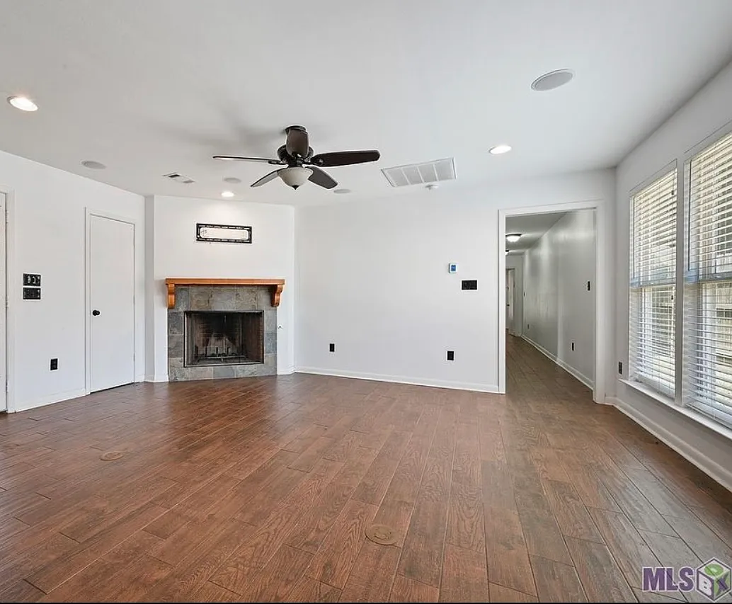 2 bed, 1400 sqft, $1,425 — Photo 2